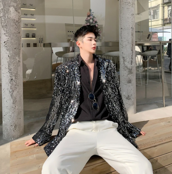 Jas blazer dengan hiasan payet